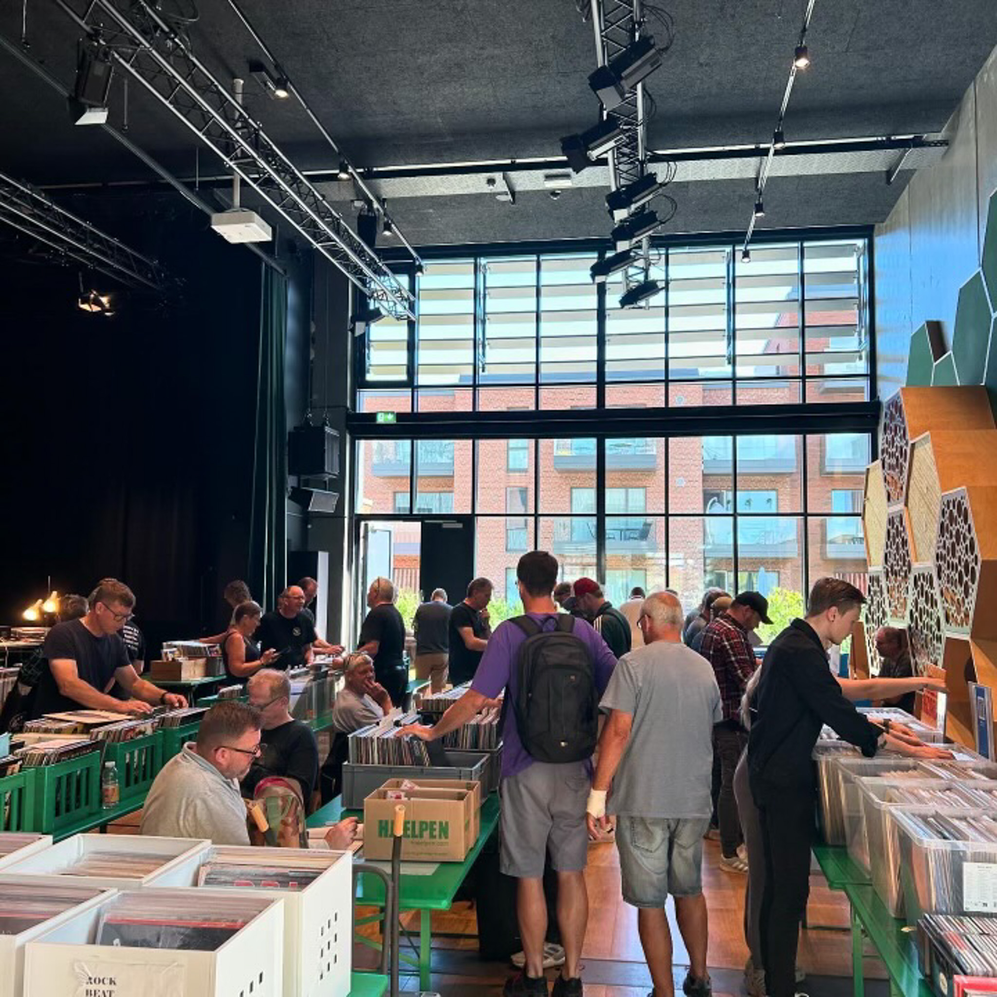 Kernen-aktivitets-og-kulturhus-café-kultur-krea-vinylmarked-musik