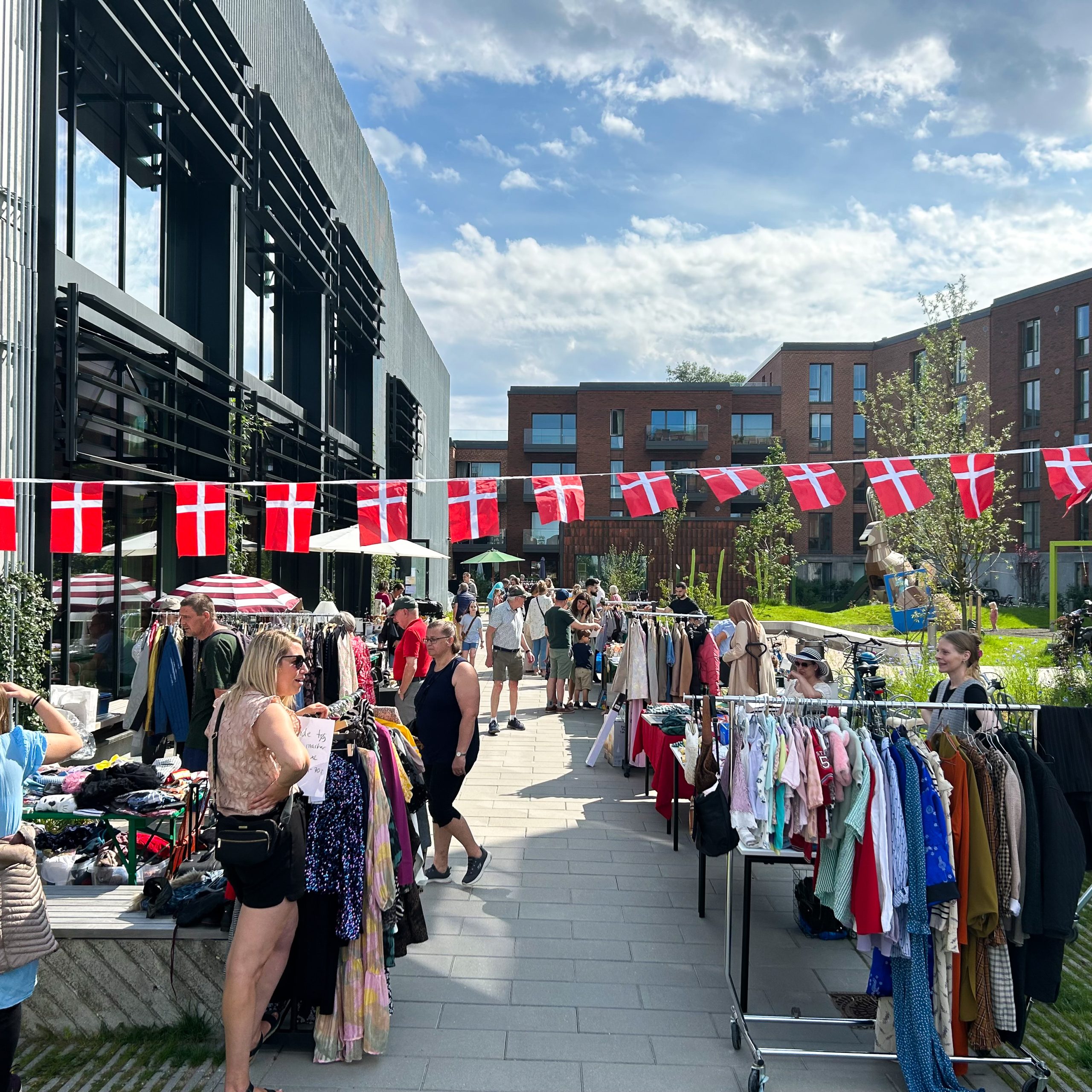 Kernean-aktivitets-og-kulturhus-loppemarked-fest-vejfest-genbrug-kultur-café-krea